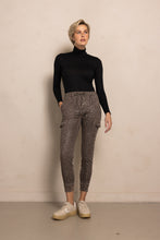 Afbeelding in Gallery-weergave laden, ZHRILL CARGO BROEK DAISEY leopard print brown