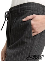 Afbeelding in Gallery-weergave laden, TOM TAILOR JERSEY LOOSE FIT PANTS PINSTRIPE grey white pinstripe
