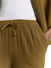 Afbeelding in Gallery-weergave laden, TOM TAILOR DENIM TEXTURED SOFT PANTS golden olive green