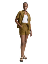 Afbeelding in Gallery-weergave laden, TOM TAILOR DENIM TEXTURED SOFT SHORTS golden olive green
