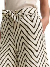 Load image into Gallery viewer, TOM TAILOR BERMUDA LINEN PANTS natural zig zag design