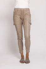 Afbeelding in Gallery-weergave laden, ZHRILL CARGO PANTS DAISEY sand
