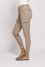 Afbeelding in Gallery-weergave laden, ZHRILL CARGO PANTS DAISEY sand
