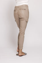 Afbeelding in Gallery-weergave laden, ZHRILL CARGO PANTS DAISEY sand
