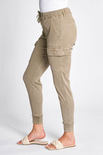 Afbeelding in Gallery-weergave laden, ZHRILL CARGO BROEK DAISEY STRIPED olive
