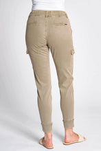 Afbeelding in Gallery-weergave laden, ZHRILL CARGO BROEK DAISEY STRIPED olive

