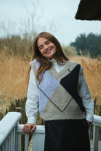 Afbeelding in Gallery-weergave laden, FREEQUENT WAISTCOAT LULU ARGYLE CHECK oyster grey mel w. iris mel
