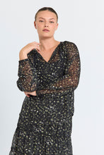 Load image into Gallery viewer, FREEQUENT BLOUSE SANDA PRINTED DOBBY FABRIC black w. kombu green
