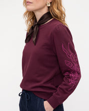 Afbeelding in Gallery-weergave laden, GEISHA SWEAT SLEEVE EMBROIDERY burgundy/fuchsia
