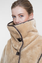 Load image into Gallery viewer, GEISHA JACKET SHORT BONDED FUR camel/brown
