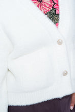 Load image into Gallery viewer, GEISHA VEST V-NECK HAIRY off white
