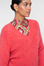 Load image into Gallery viewer, GEISHA PULL V-NECK geranium
