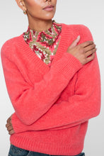 Load image into Gallery viewer, GEISHA PULL V-NECK geranium
