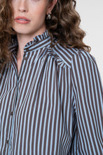 Afbeelding in Gallery-weergave laden, GEISHA BLOUSE STRIPES &amp; RUFFLES blue/brown
