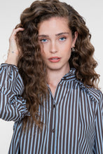 Afbeelding in Gallery-weergave laden, GEISHA BLOUSE STRIPES &amp; RUFFLES blue/brown
