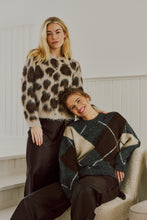 Afbeelding in Gallery-weergave laden, FREEQUENT CARDIGAN LIPPI LONGHAIR YAM JAQUARD oyster grey mel w. mole mel
