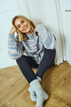 Afbeelding in Gallery-weergave laden, FREEQUENT VEST CLAS SPECED DYED YARN star off white w. baby blue
