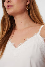 Afbeelding in Gallery-weergave laden, FREEQUENT TOP BICCO LACE ADJUSTABLE STRAPS off white

