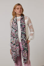 Afbeelding in Gallery-weergave laden, TRAMONTANA SCARF FOLK TALES BLACK print whites
