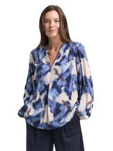 Afbeelding in Gallery-weergave laden, TOM TAILOR BLOUSE PRINTED V-NECK blue blurry argyle
