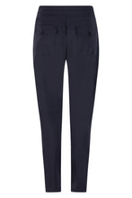 Afbeelding in Gallery-weergave laden, ZOSO TRAVEL PANTS AMBER navy
