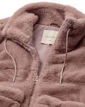 Afbeelding in Gallery-weergave laden, FREEQUENT WAISTCOAT FAUX FUR FONY pale mauve
