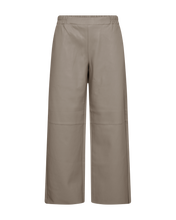 Afbeelding in Gallery-weergave laden, FREEQUENT BROEK VEGGY FAUX LEATHER FULL LENGTH desert taupe
