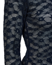 Afbeelding in Gallery-weergave laden, FREEQUENT SHIRT IBENA LACE WITH FLOWERS EN DOTS navy blazer
