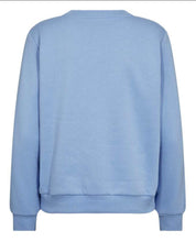 Load image into Gallery viewer, FREEQUENT SWEAT KAMELA RUBBER PRINT vista blue w. star off -white
